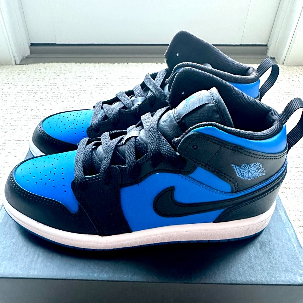 Jordan 1 Mid (PS) - size 2